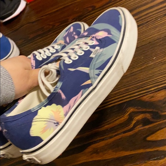 Vans - Picture 2 of 3